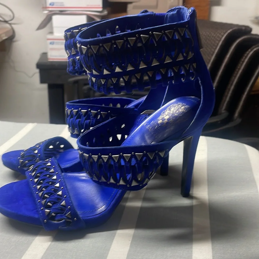 Beautiful blue studded heels - Picture 2 of 6